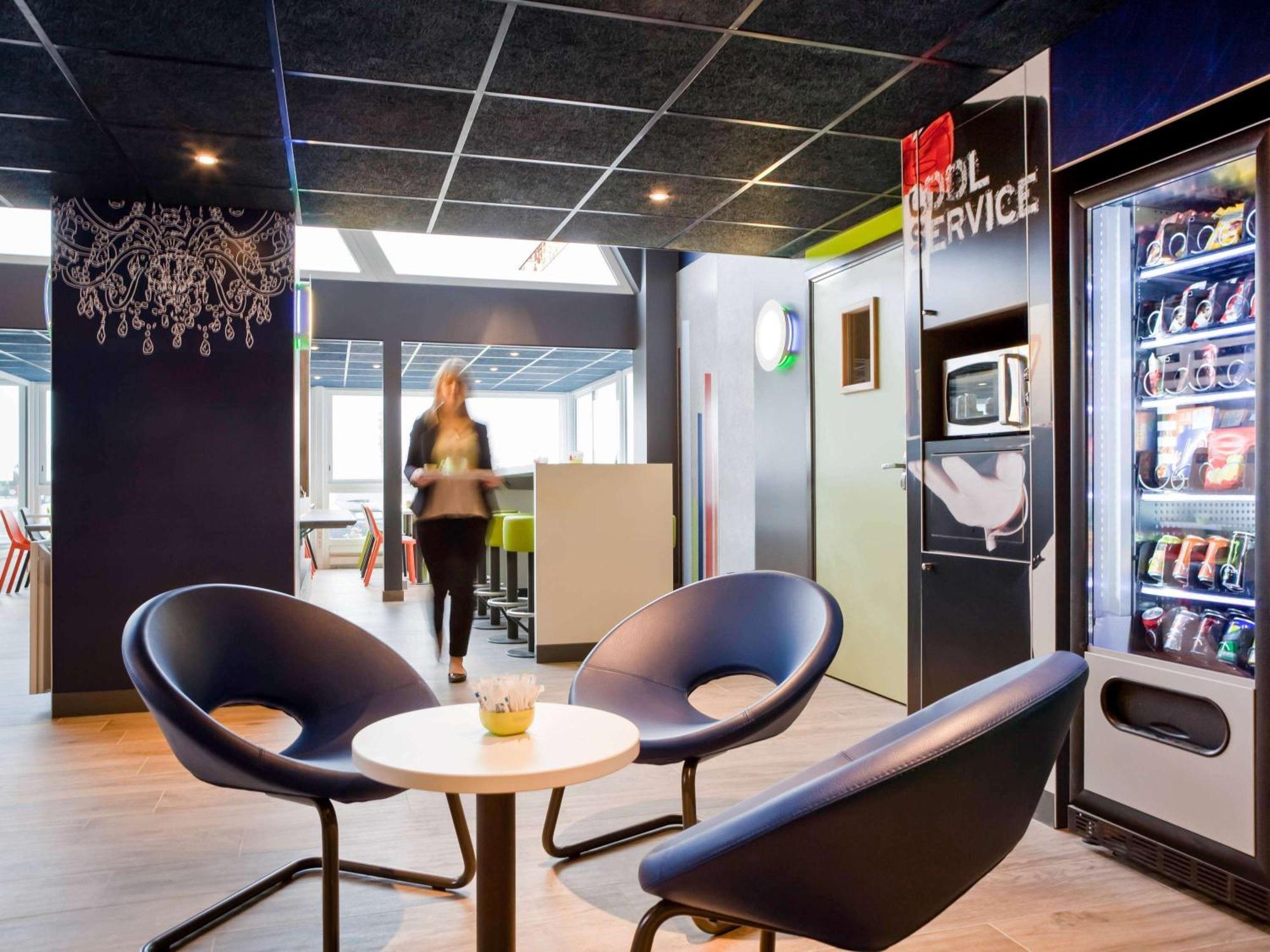 Ibis Budget Pontault Combault Rn4 Marne La Vallee Exterior foto